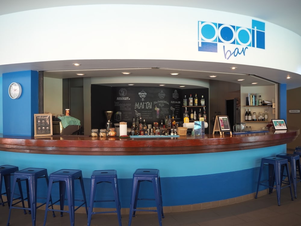 プールサイドバー