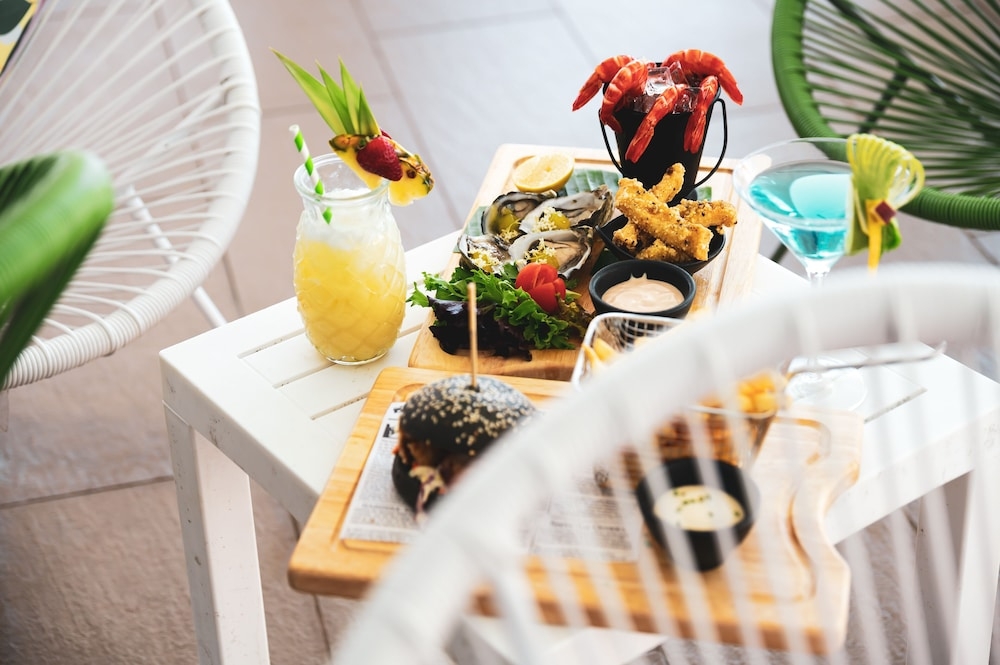 プールサイドバー