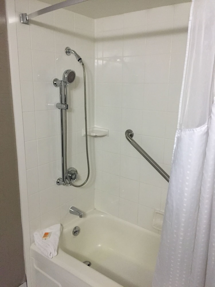 バスルームのシャワー