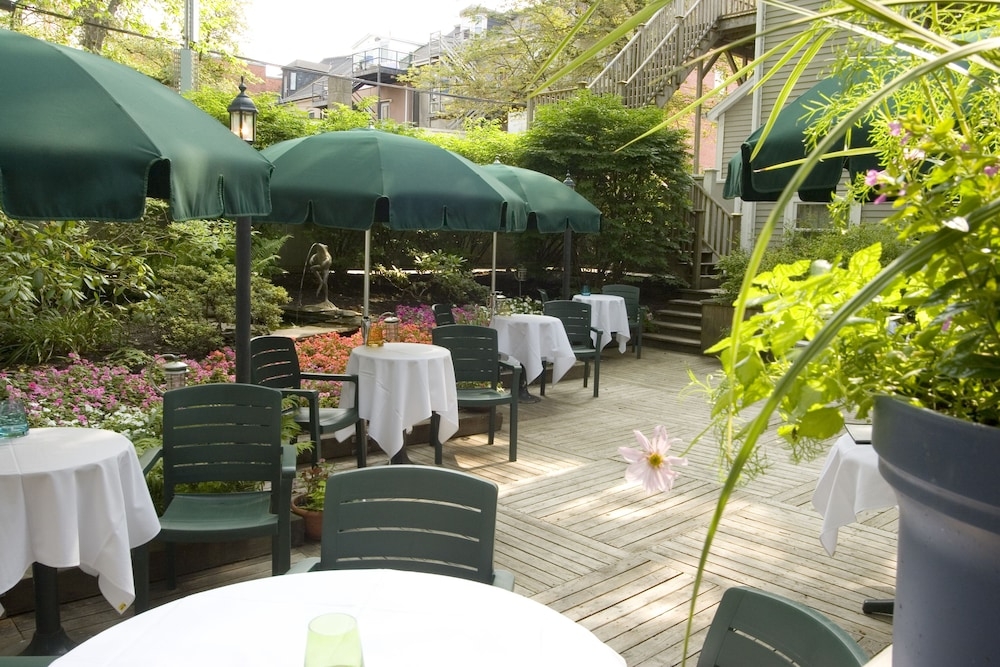 屋外ダイニングエリア