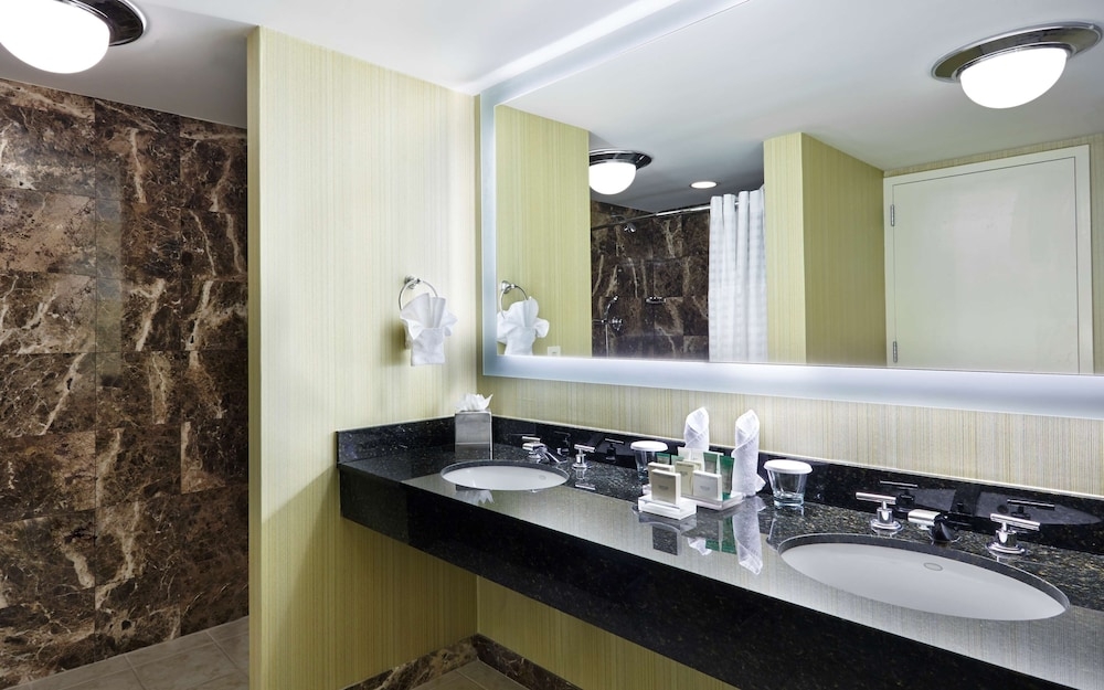 バスルームのシャワー