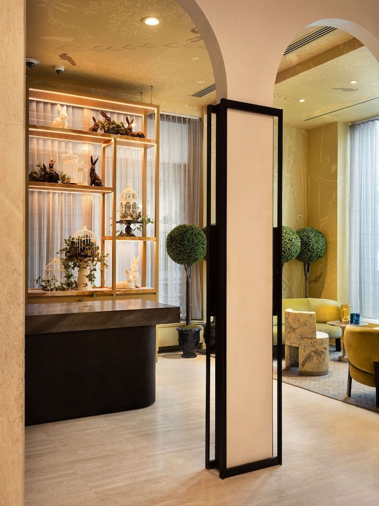 コンシェルジュ デスク