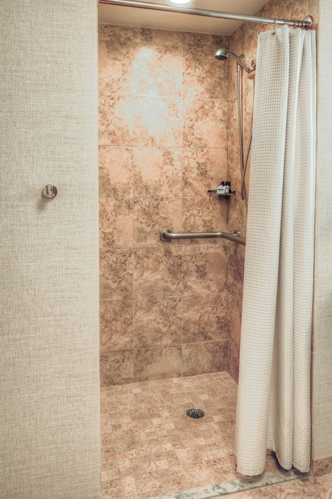 バスルームのシャワー