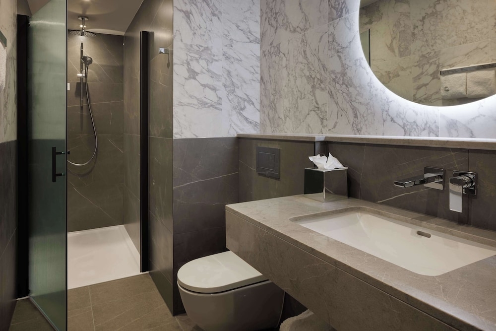 バスルームのシャワー