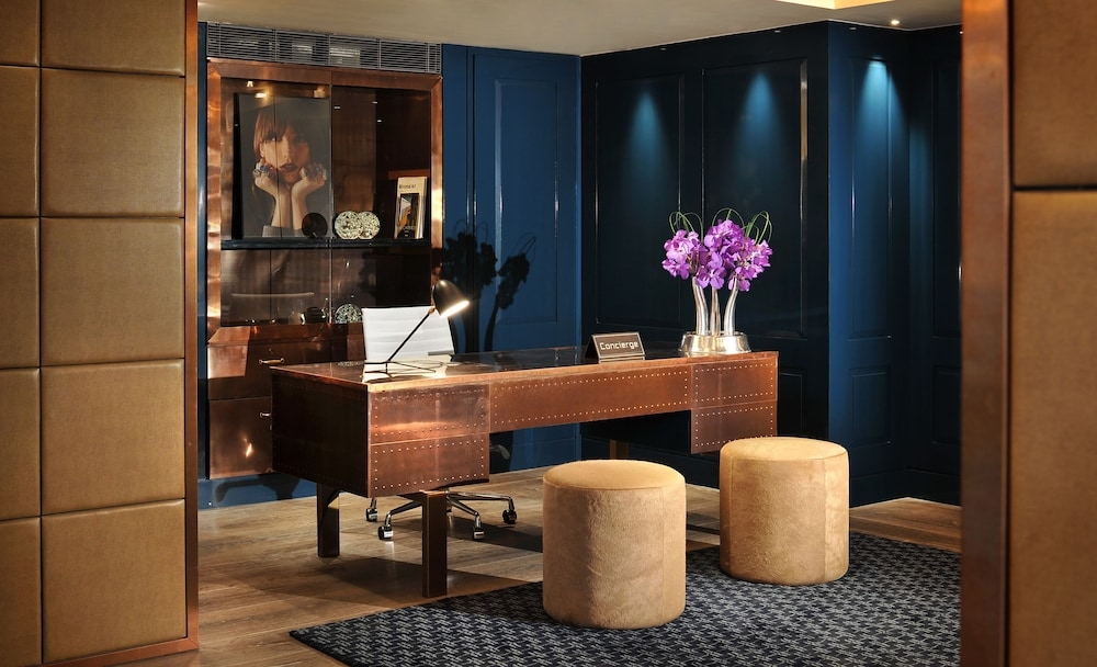 コンシェルジュ デスク