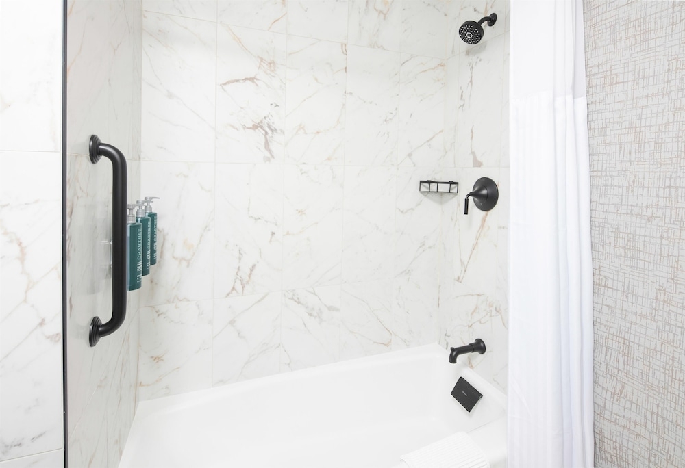 バスルームのシャワー