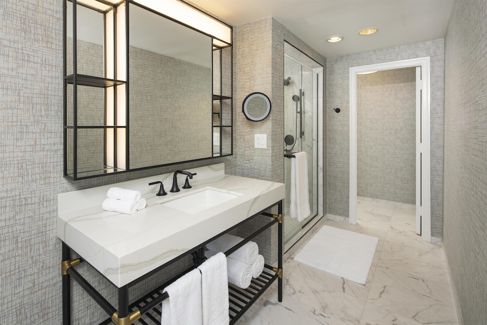 バスルームのシャワー