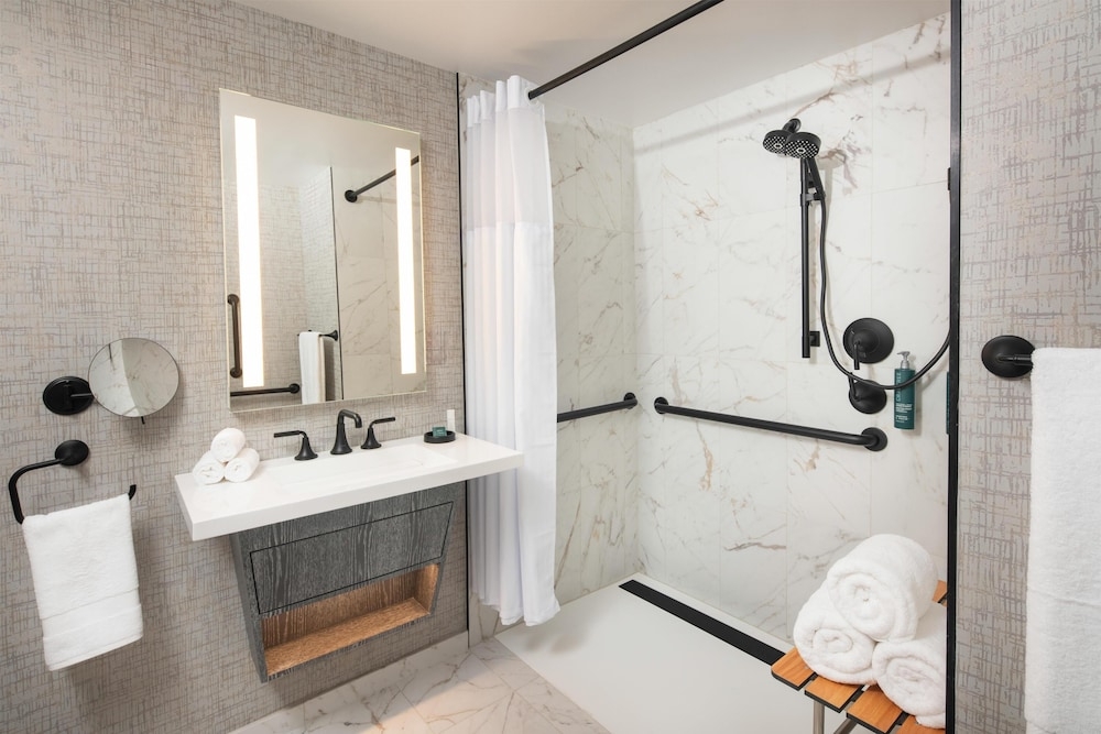 バスルームのシャワー