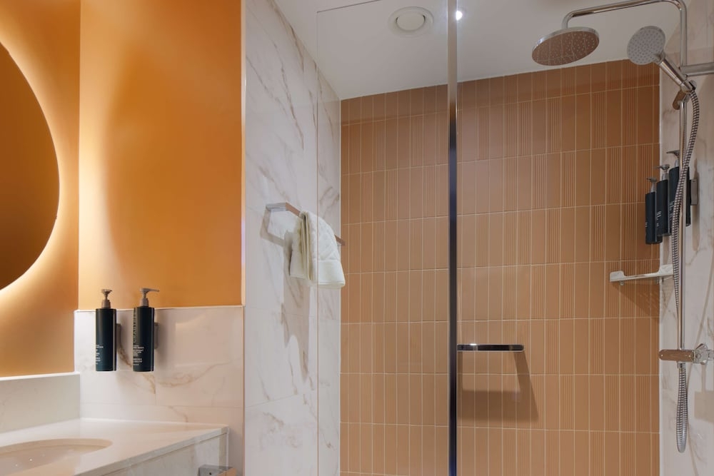 バスルームのシャワー