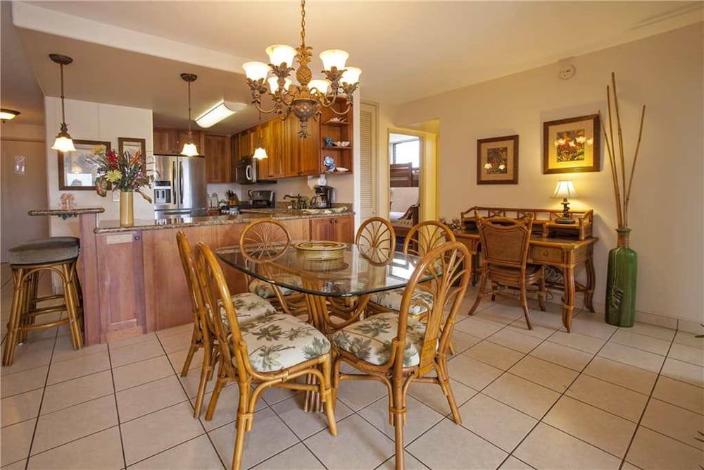 客室内のダイニングエリア