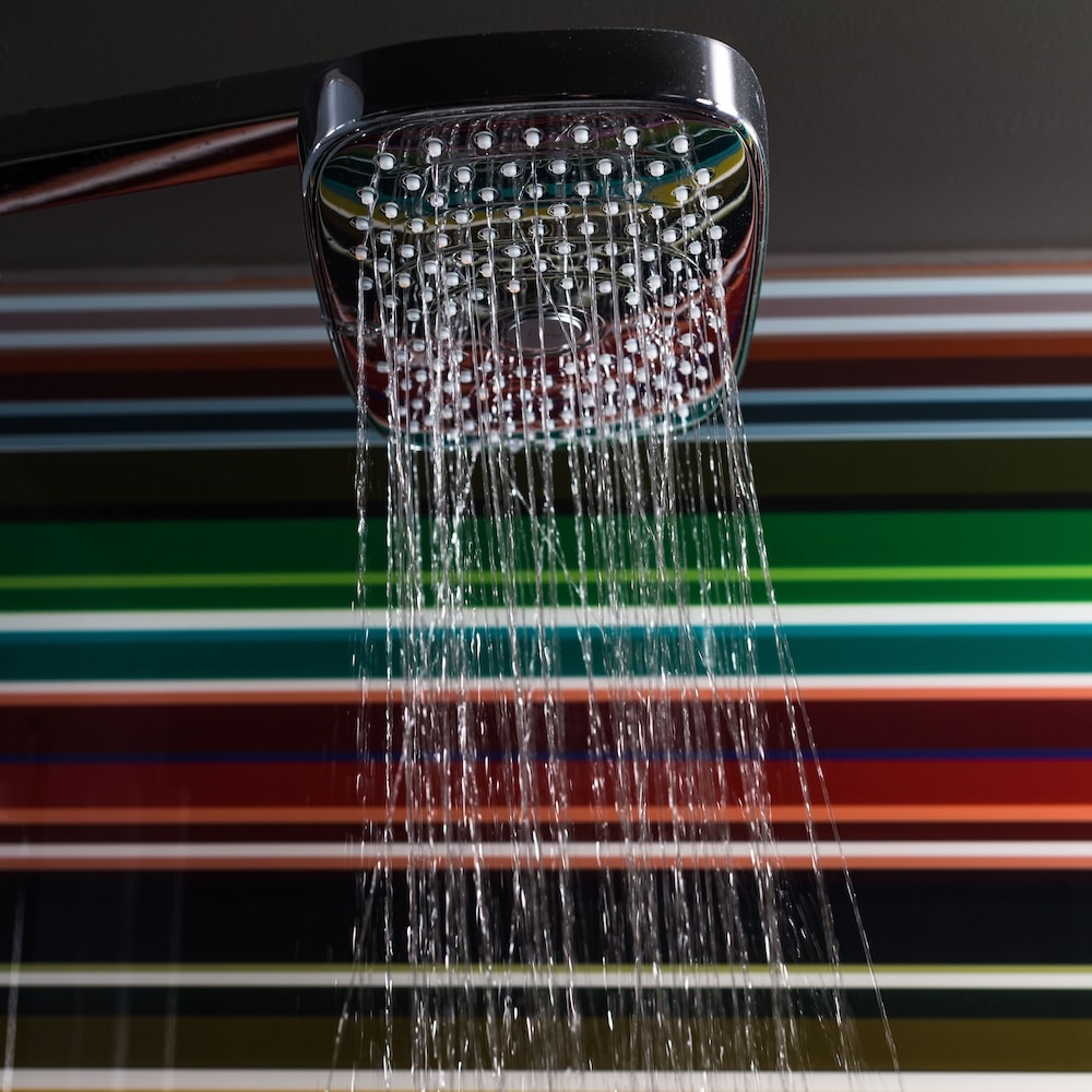 バスルームのシャワー