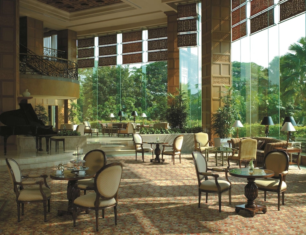 ロビーラウンジ