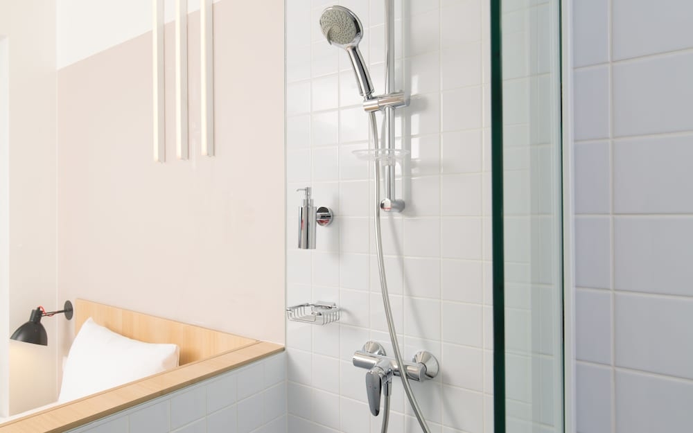 バスルームのシャワー