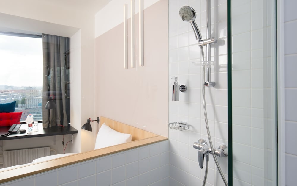 バスルームのシャワー