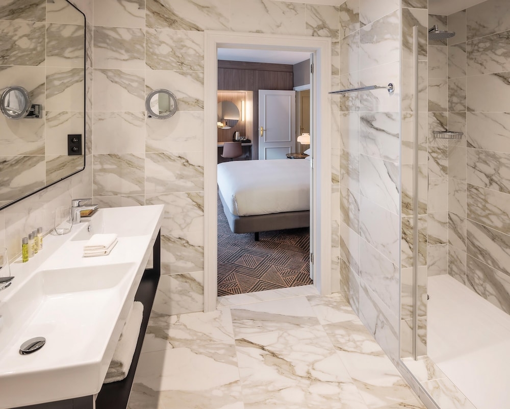 バスルームのシャワー