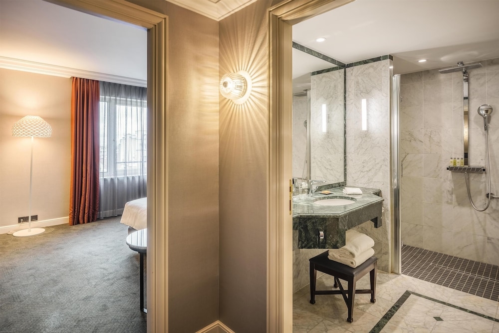 バスルームのシャワー