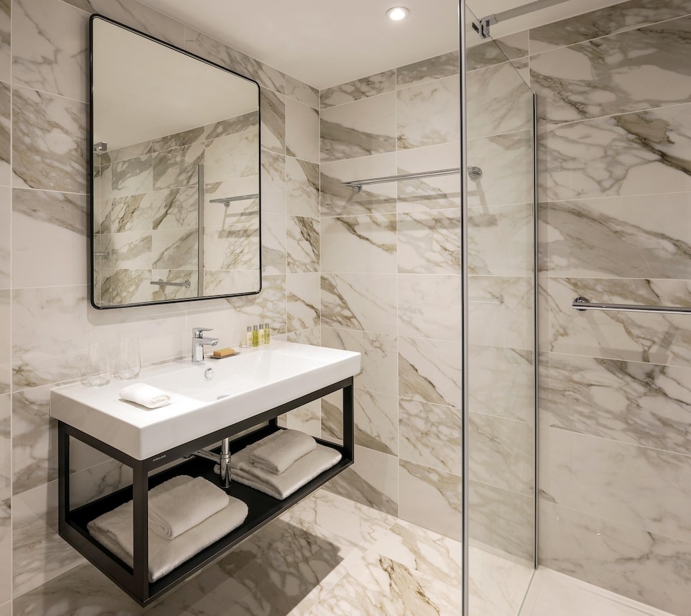 バスルームのシャワー