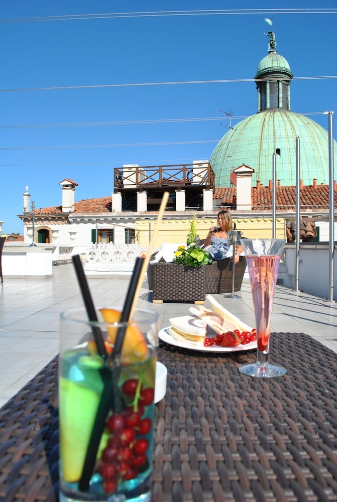 ロビーラウンジ