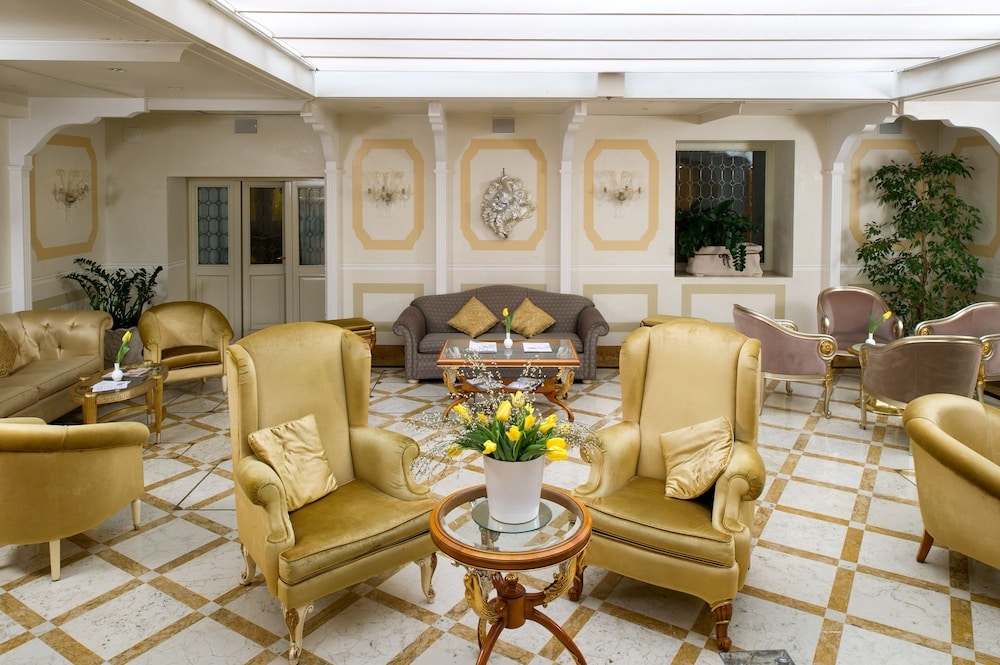 ロビーラウンジ