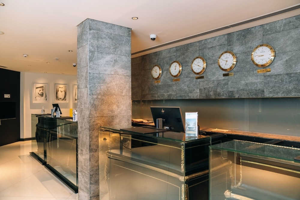 チェックイン / チェックアウト キオスク