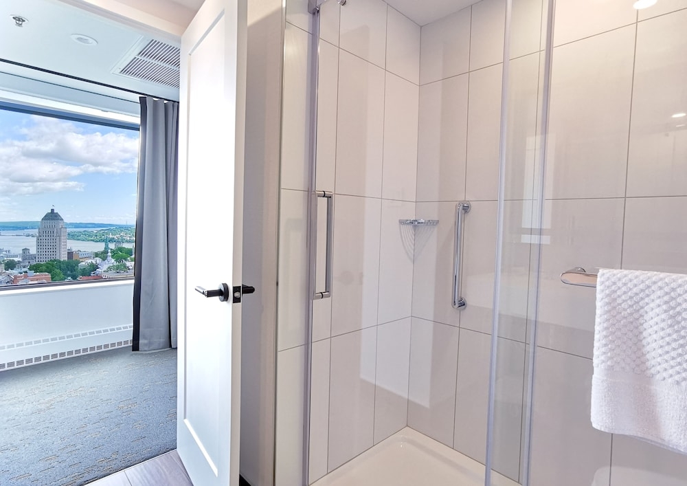 バスルームのシャワー