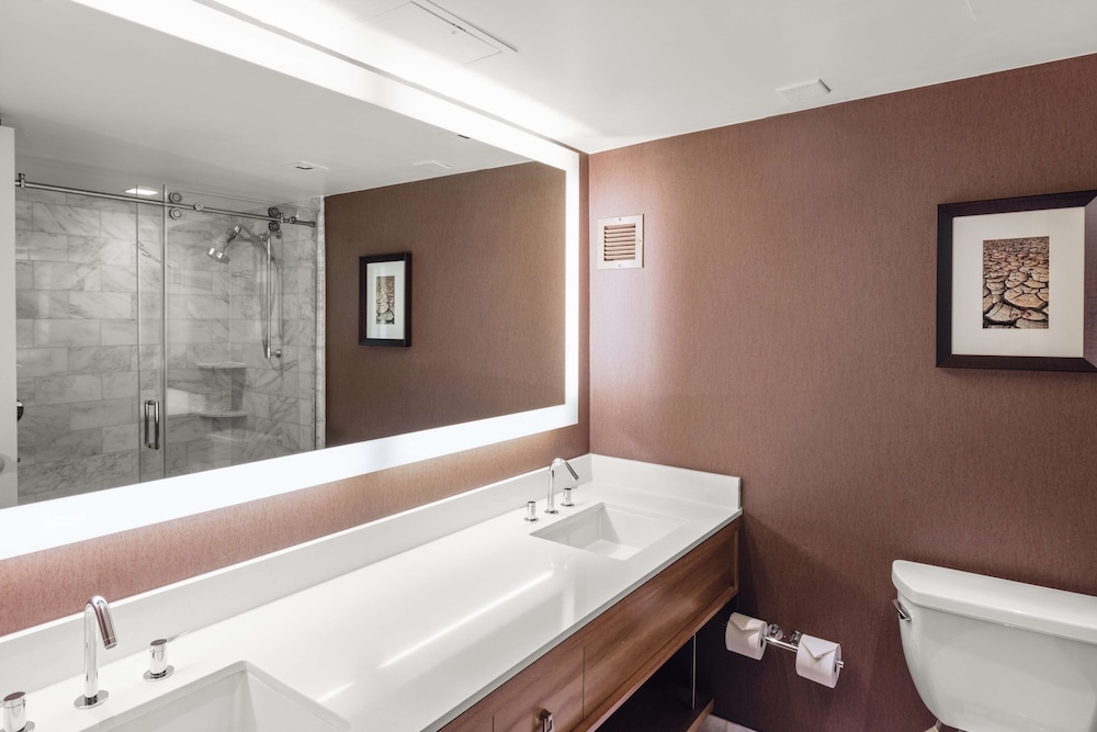 バスルームのシャワー