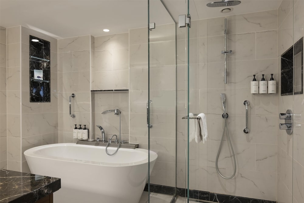 バスルームのシャワー