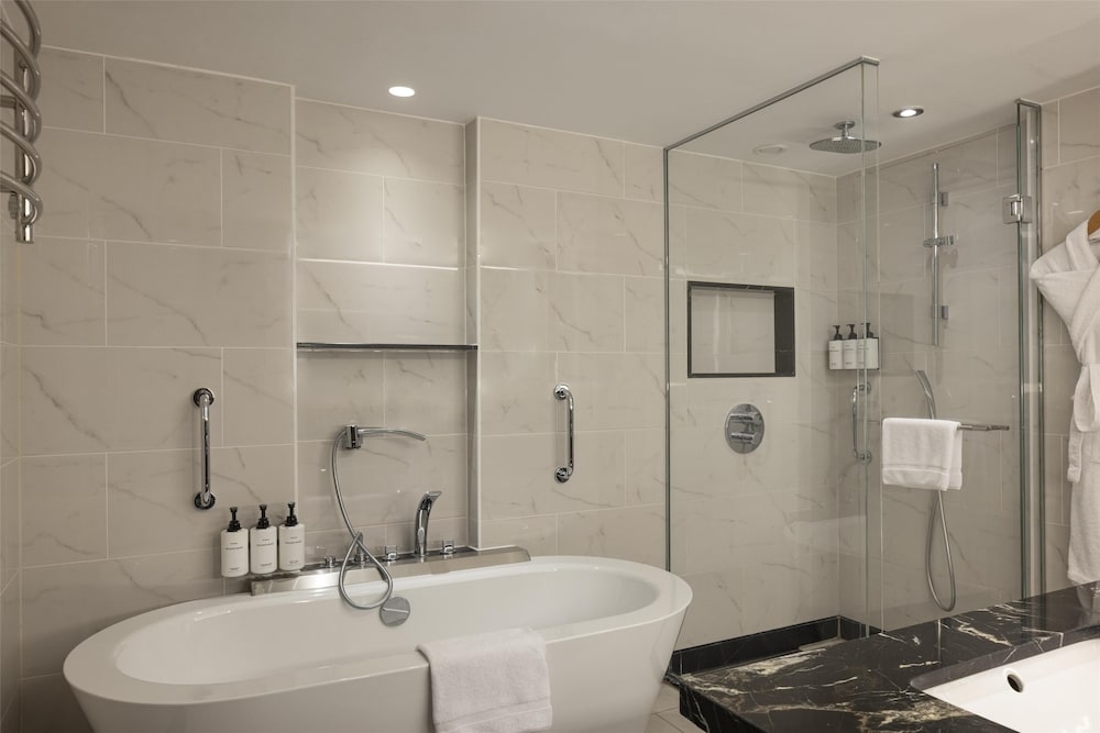 バスルームのシャワー