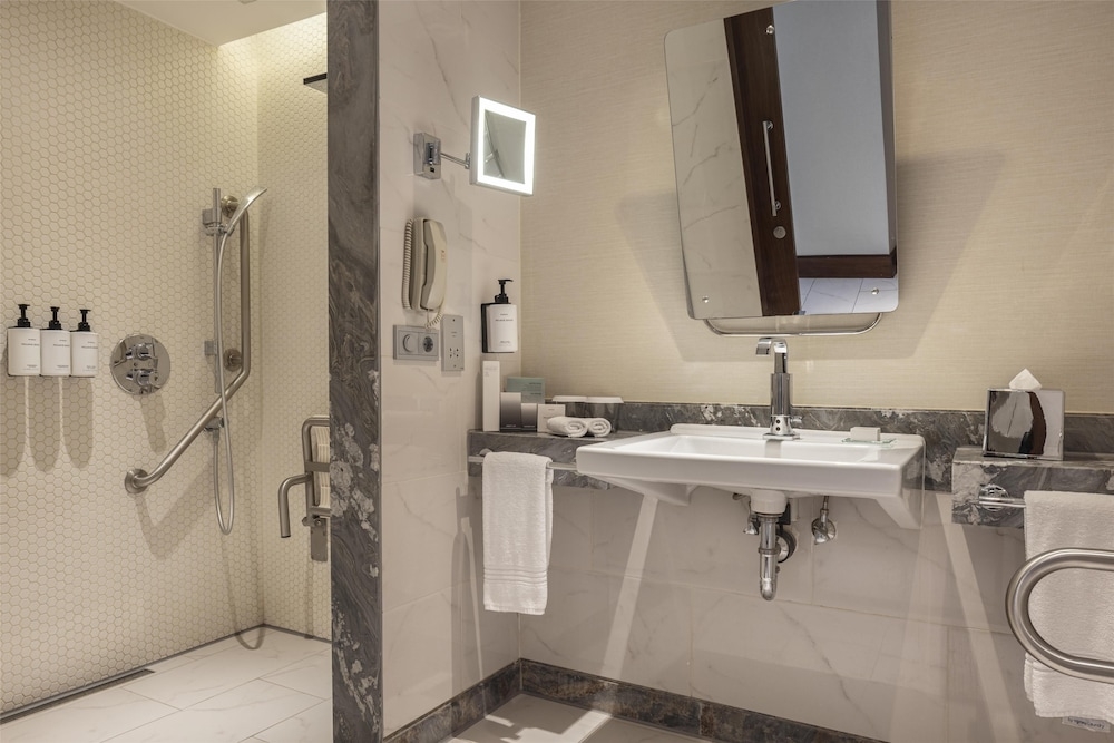 バスルームのシャワー