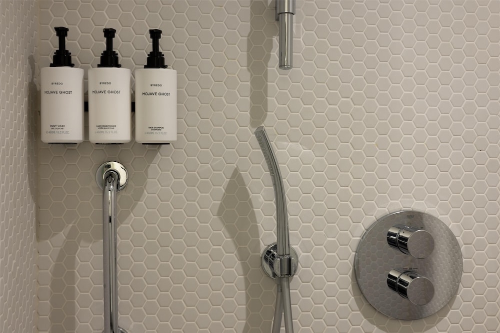 バスルームのシャワー