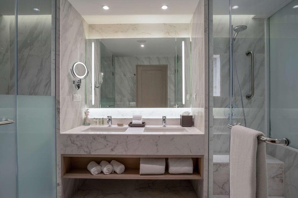 バスルームのシャワー