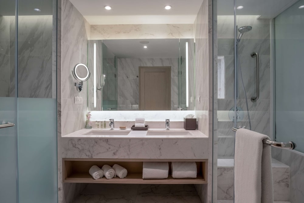 バスルームのシャワー