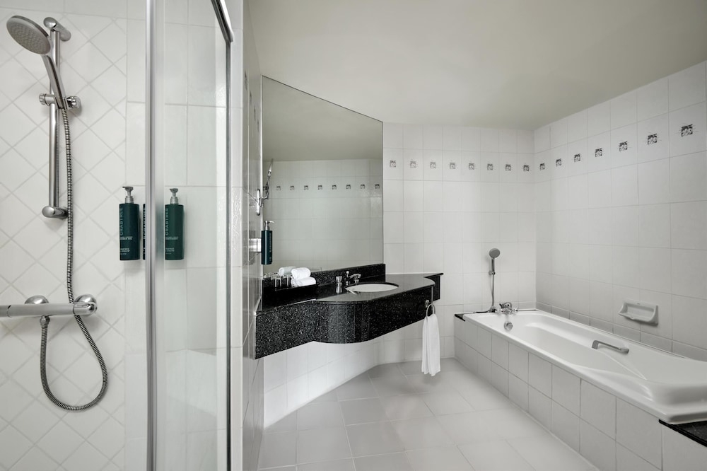 バスルームのシャワー