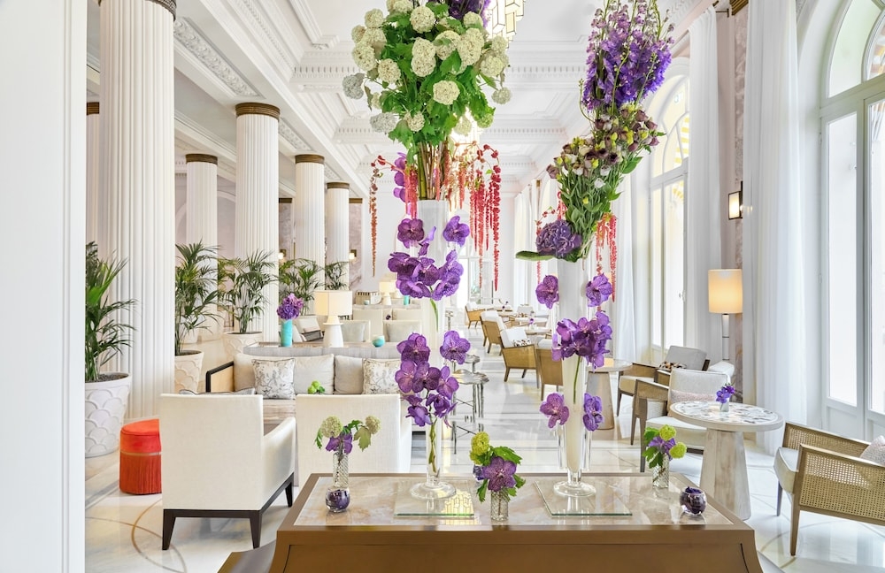 ロビーラウンジ