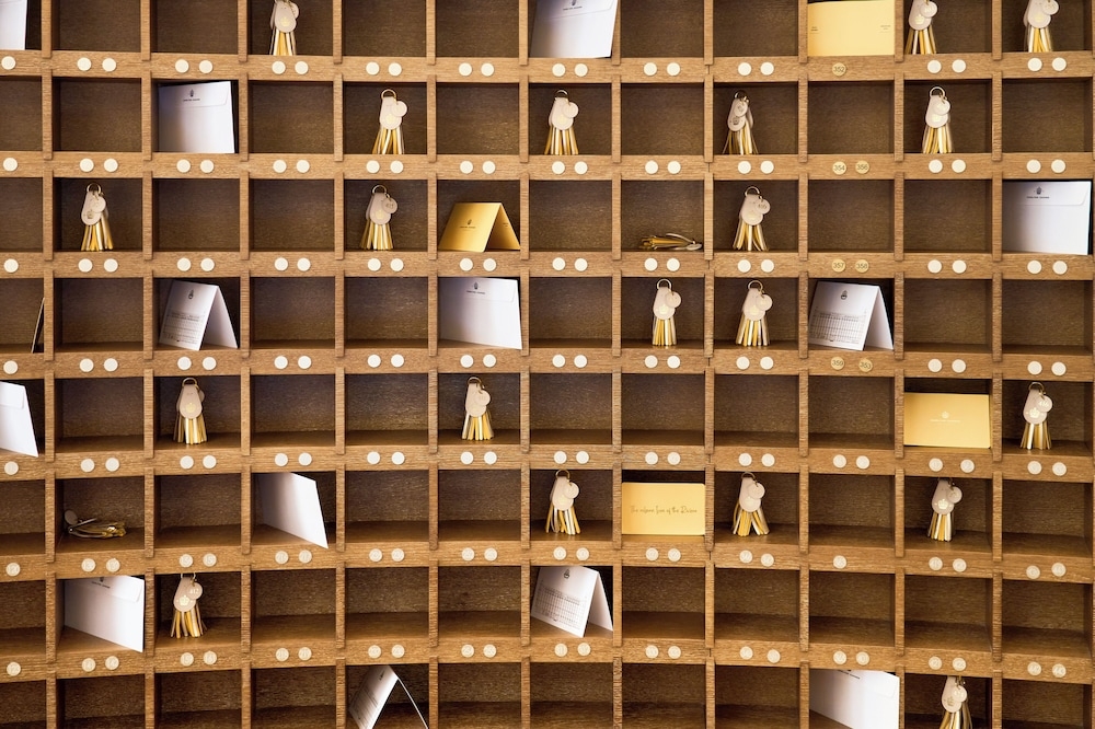 コンシェルジュ デスク