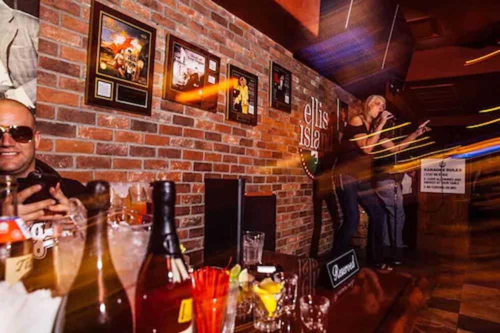 カラオケ ルーム