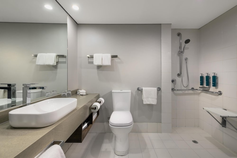 バスルームのシャワー