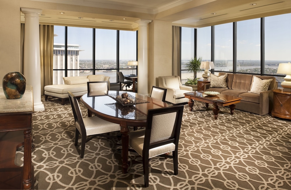 客室内のダイニングエリア