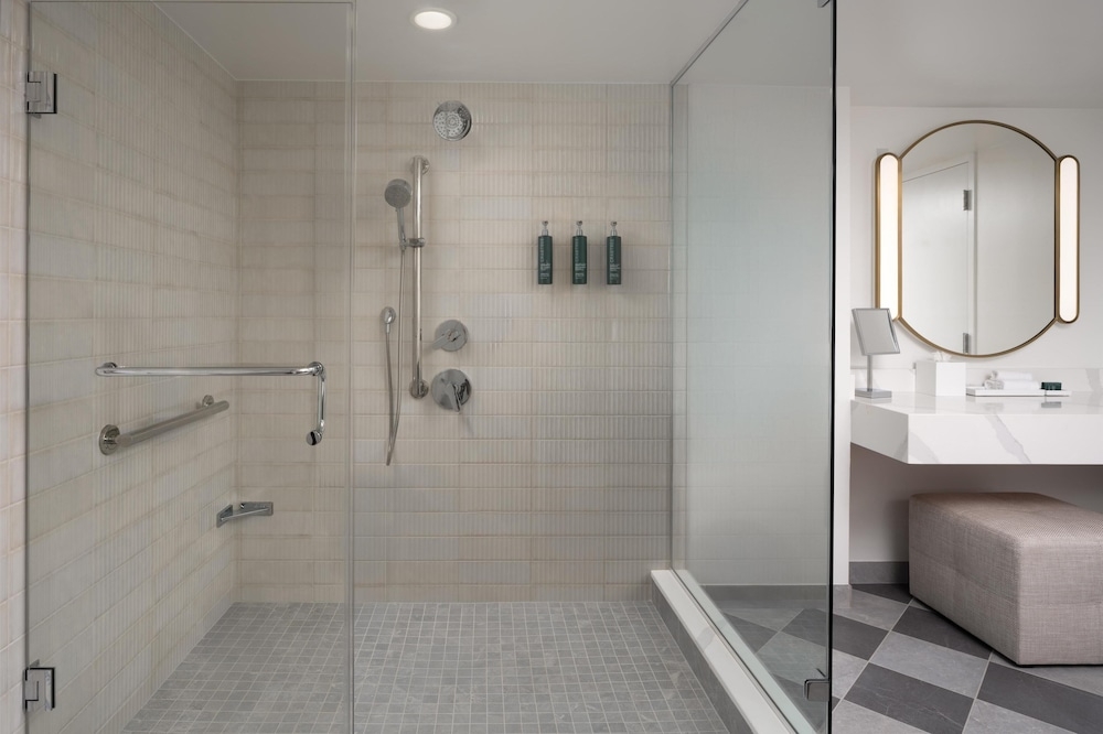 バスルームのシャワー