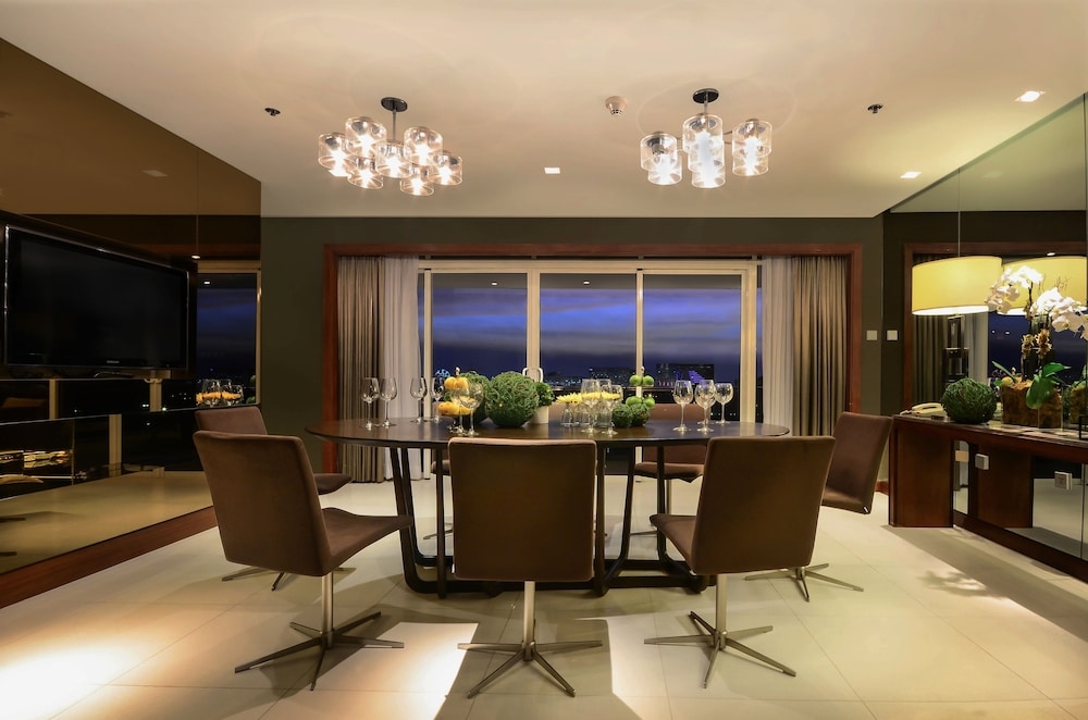 客室内のダイニングエリア