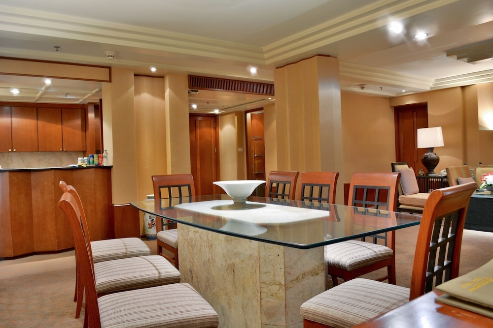 客室内のダイニングエリア