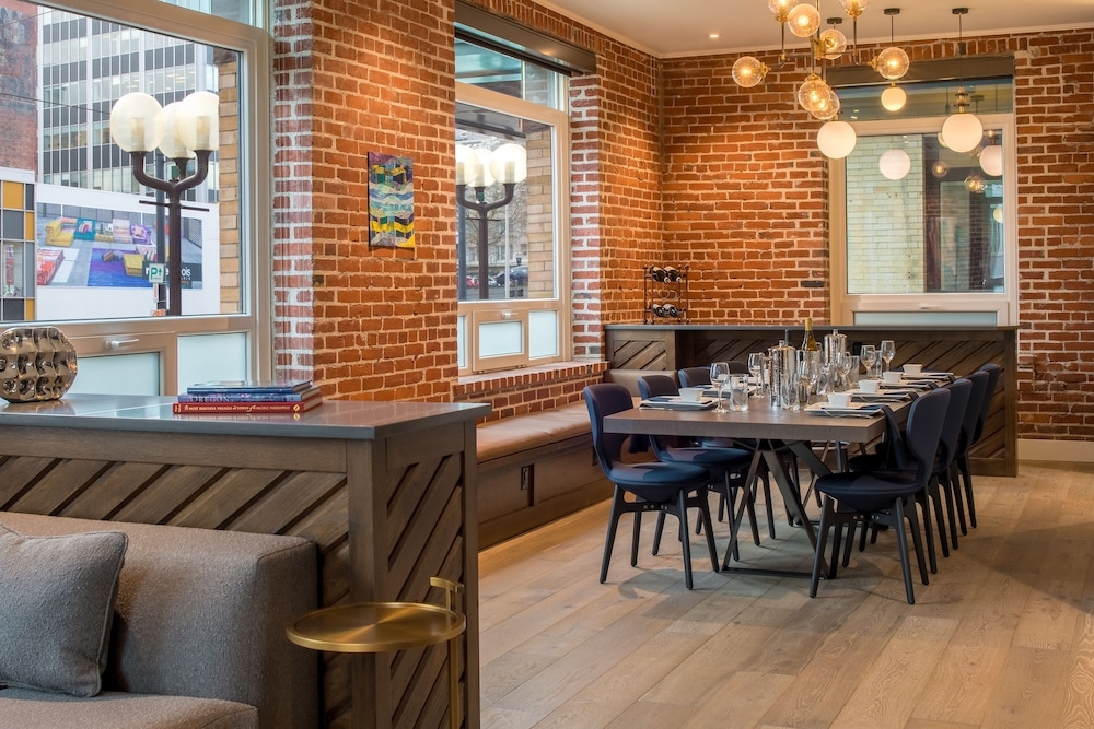 客室内のダイニングエリア