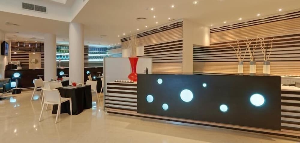 チェックイン / チェックアウト キオスク