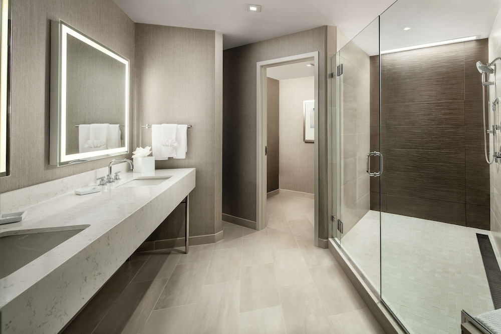 バスルームのシャワー