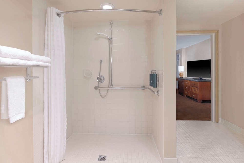 バスルームのシャワー