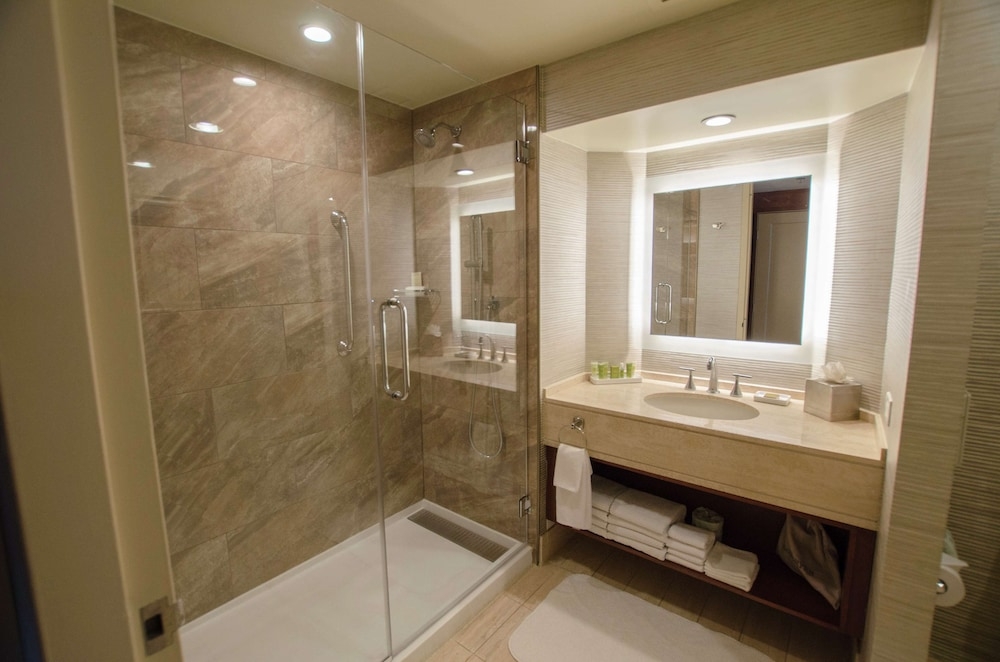 バスルームのシャワー