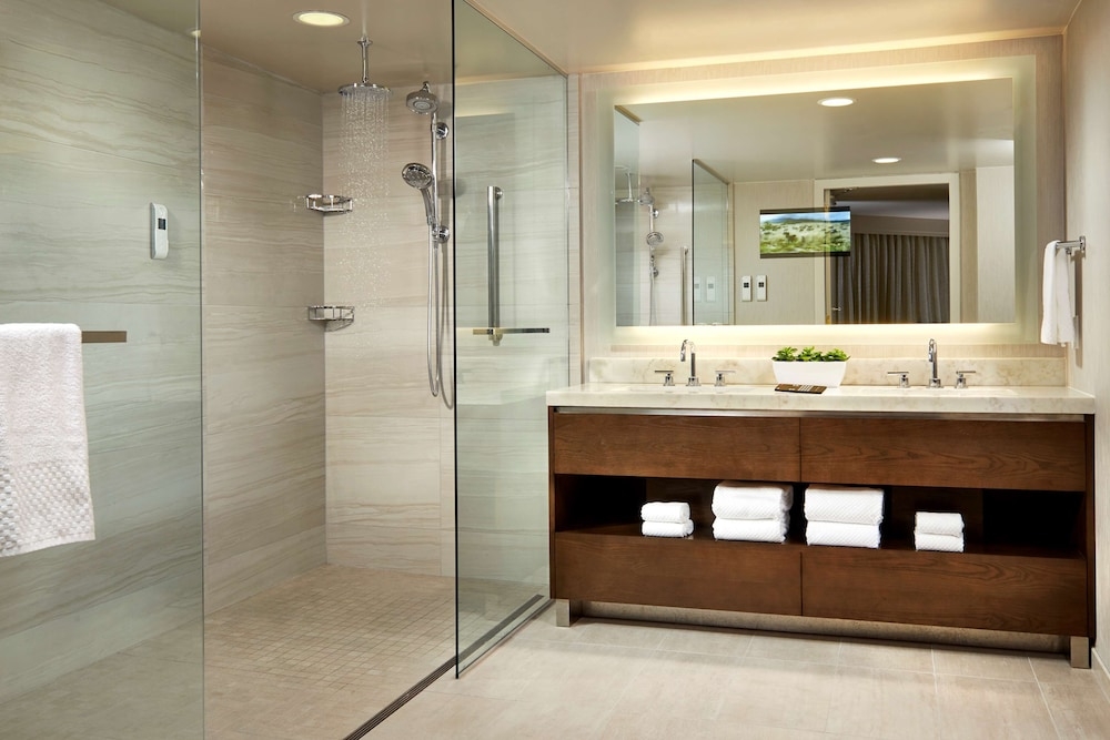 バスルームのシャワー