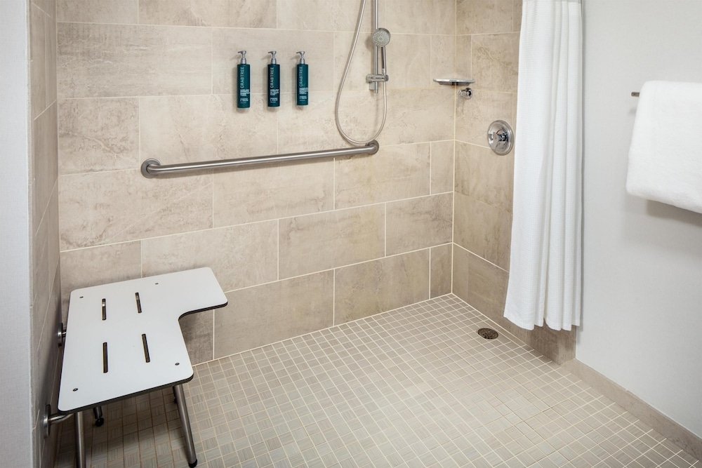 バスルームのシャワー