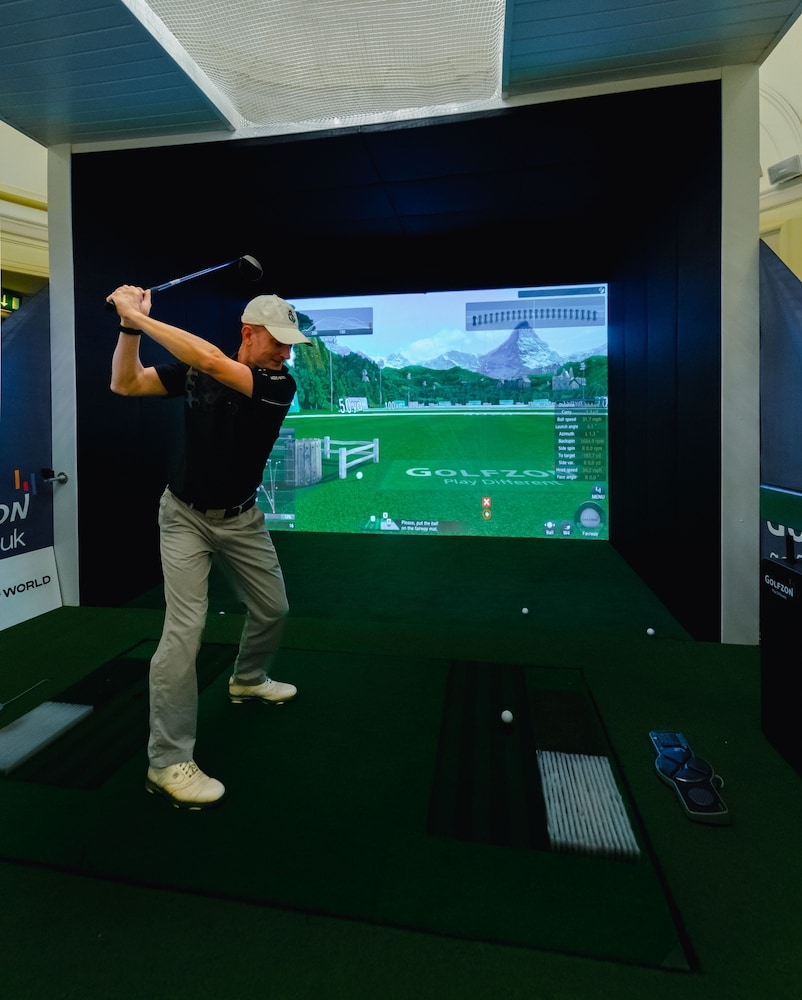 屋内ゴルフ練習場