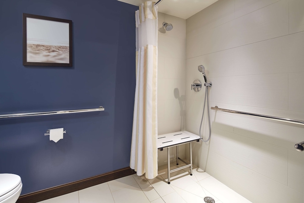 バスルームのシャワー